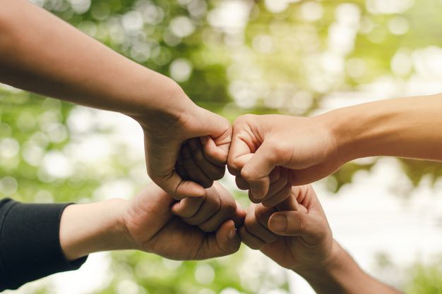 Zum Ehrentag am 23. Mai können auch Betriebe ihr freiwilliges Engagement sichtbar machen – besonders im Handwerk ist das Ehrenamt fest verankert.